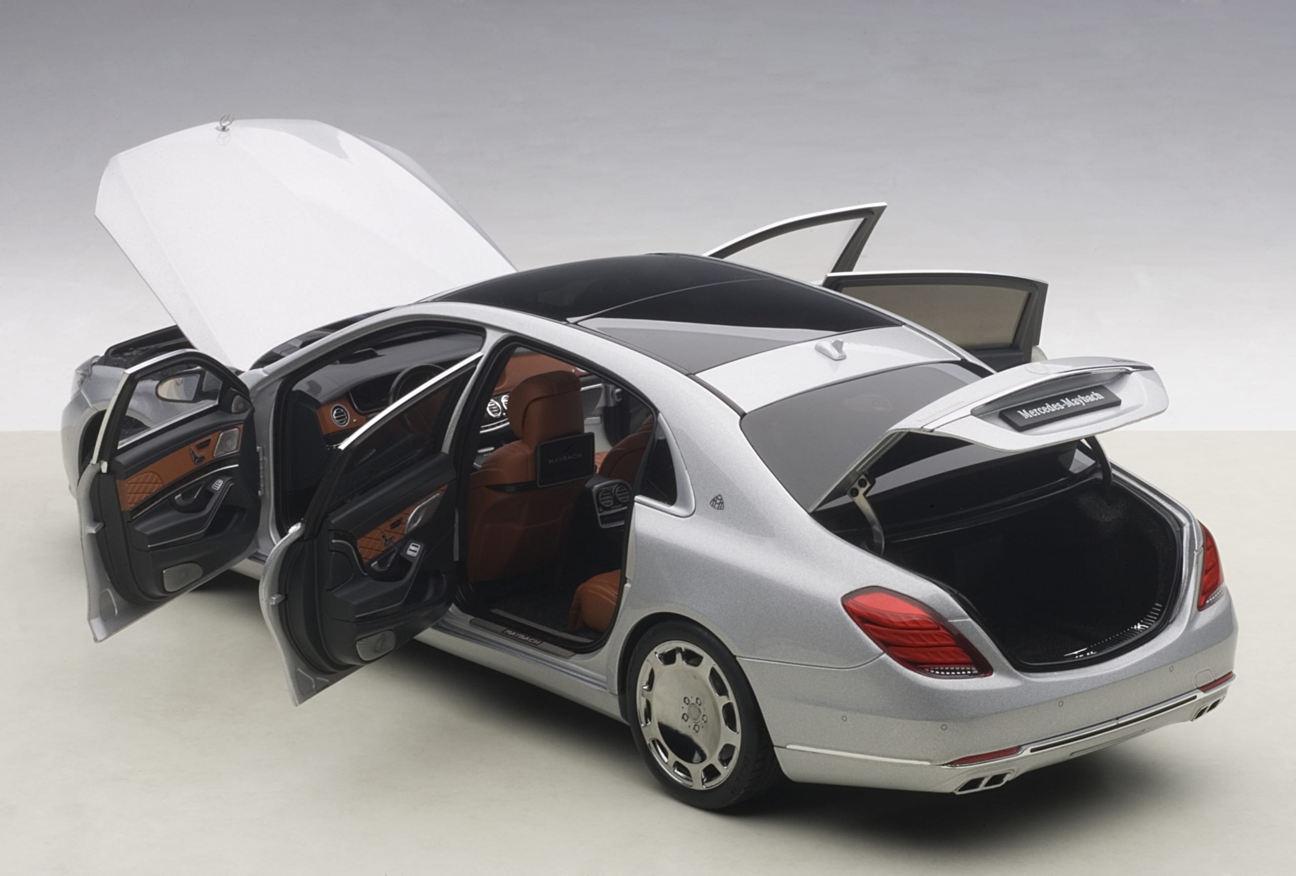 AUTOart 1:18 Mercedes-Maybach S-Klasse S600 (SWB) (Silver) 76292