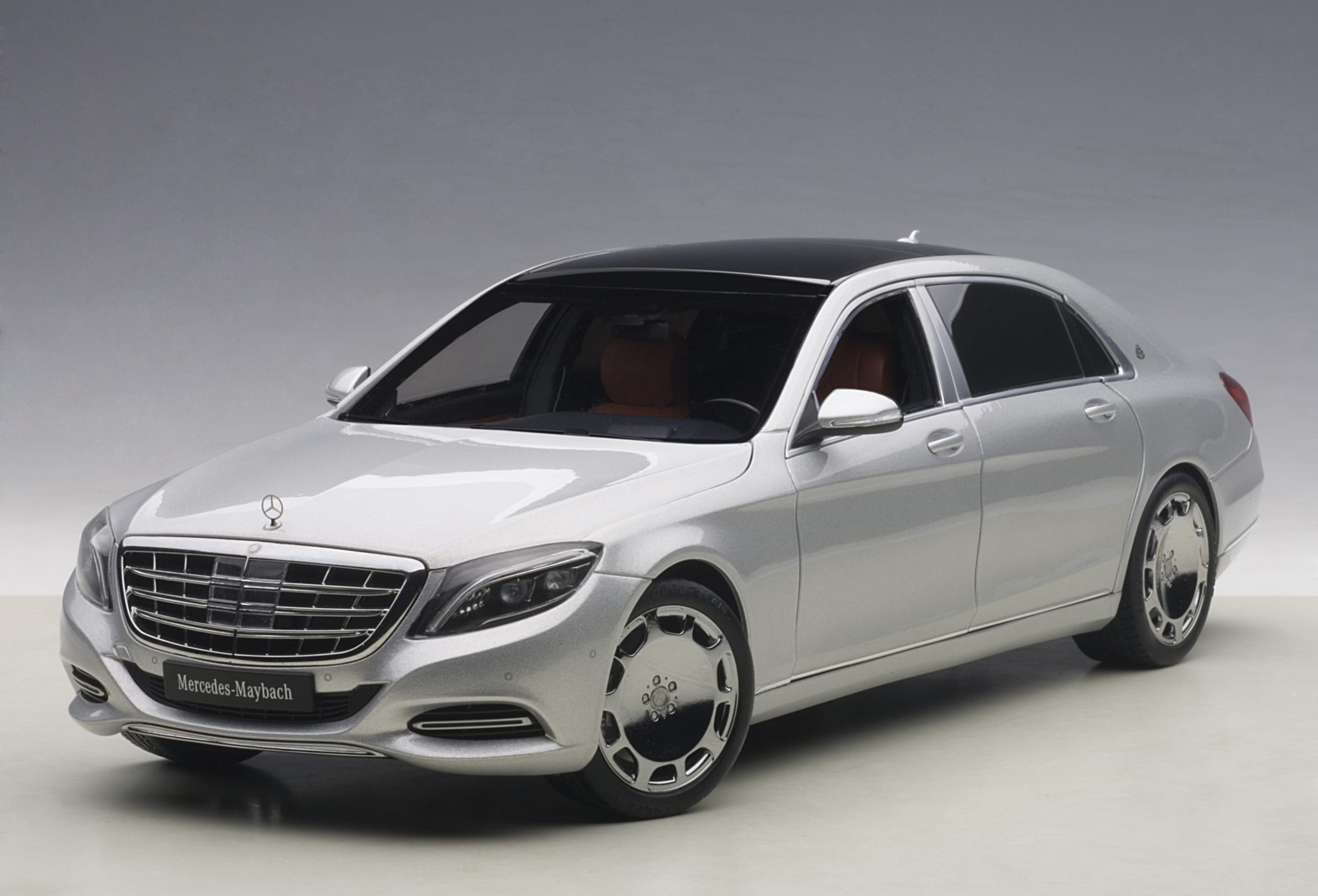 AUTOart 1:18 Mercedes-Maybach S-Klasse S600 (SWB) (Silver) 76292