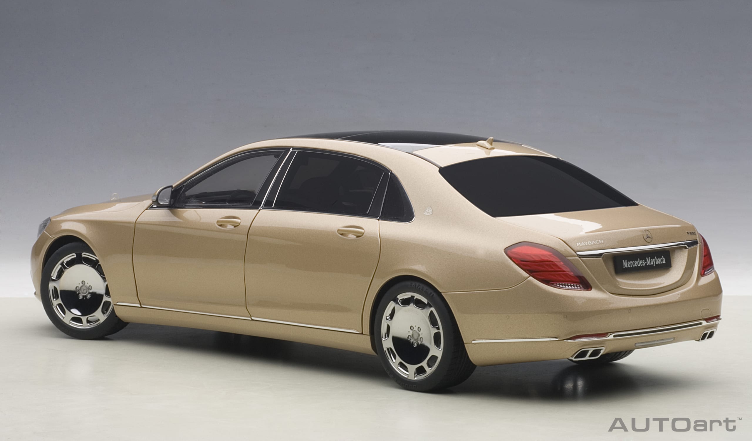 AUTOart 1:18 Mercedes-Maybach S-Klasse S600 (SWB) (Champagne Gold