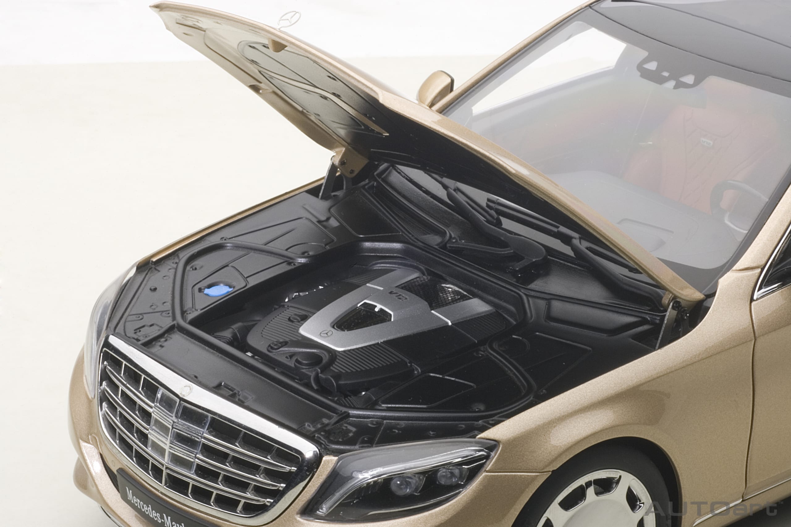 AUTOart 1:18 Mercedes-Maybach S-Klasse S600 (SWB) (Champagne Gold