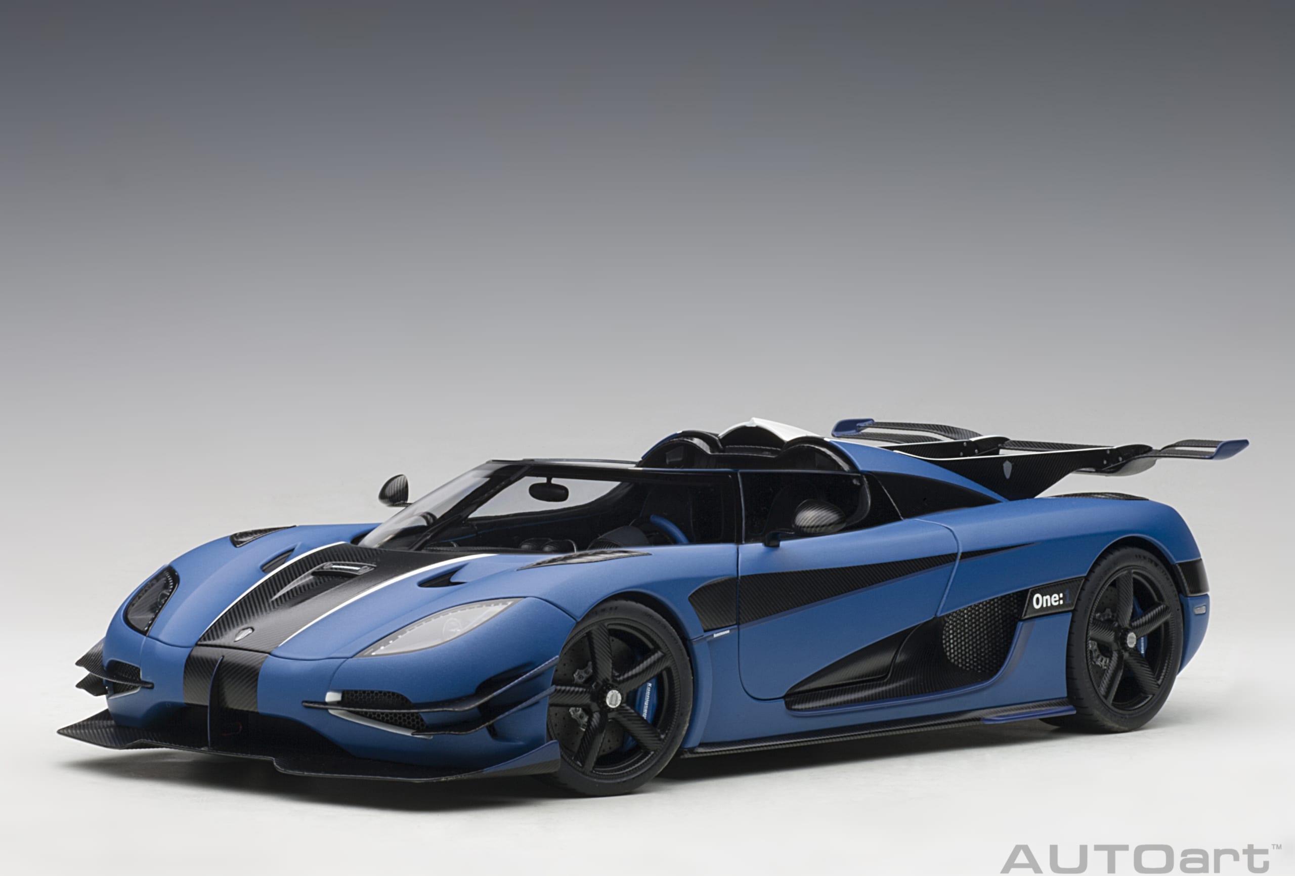 AUTOart 1:18 Koenigsegg One:1 Matt imperial blue 79018