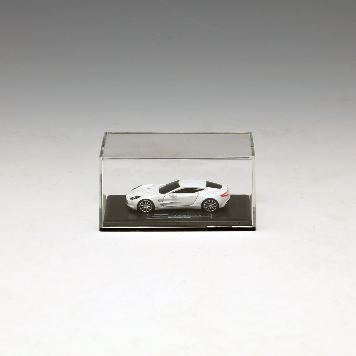 Frontiart AvanStyle 1:87 Aston Martin one-77 White AS011-02