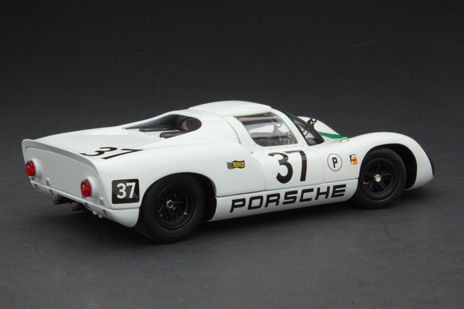 EXOTO 1:18 1967 Porsche 910 #37 Sebring 2nd in class 4th overall MTB00062