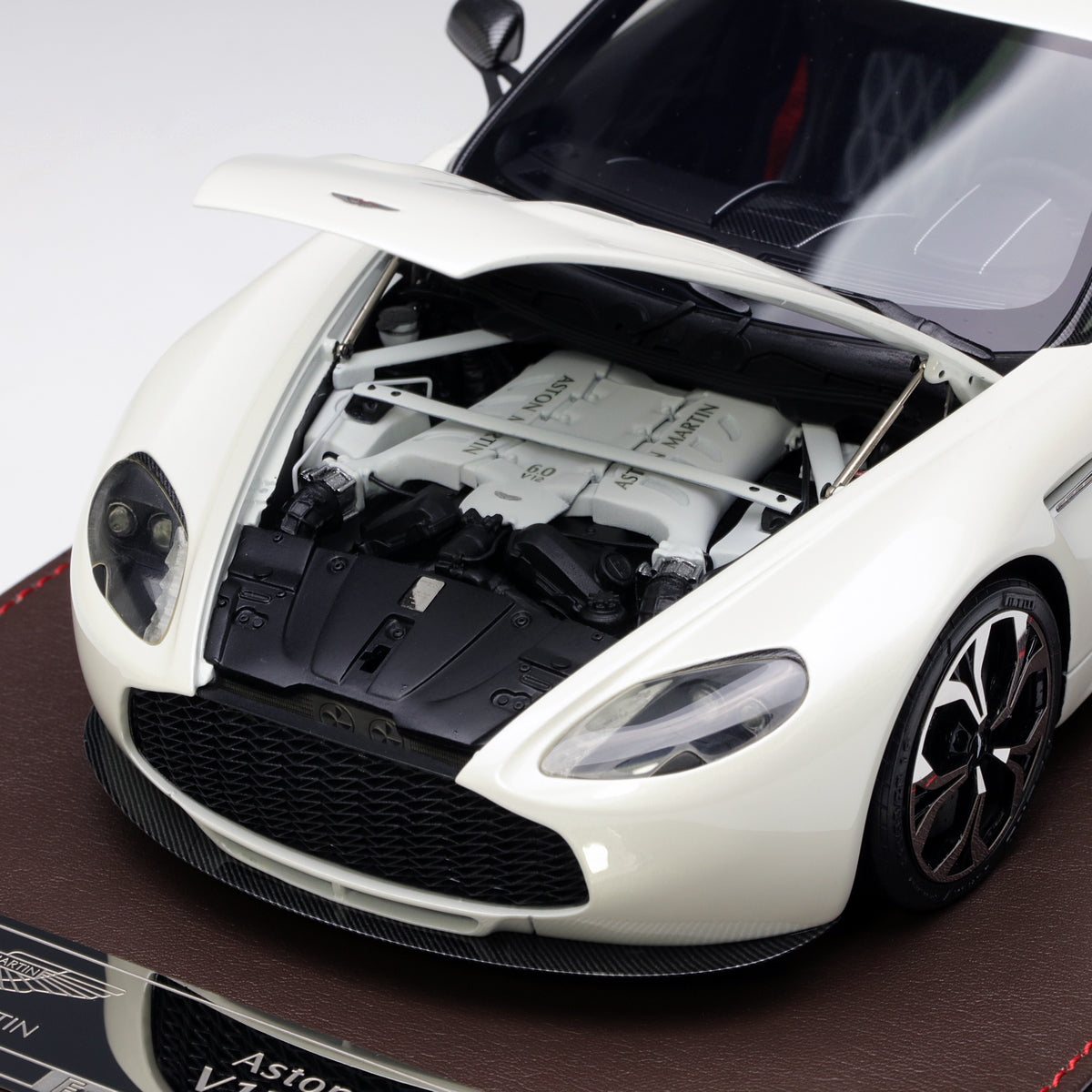 Frontiart 1:18 Aston Martin V12 Zagato Open White FA009-29