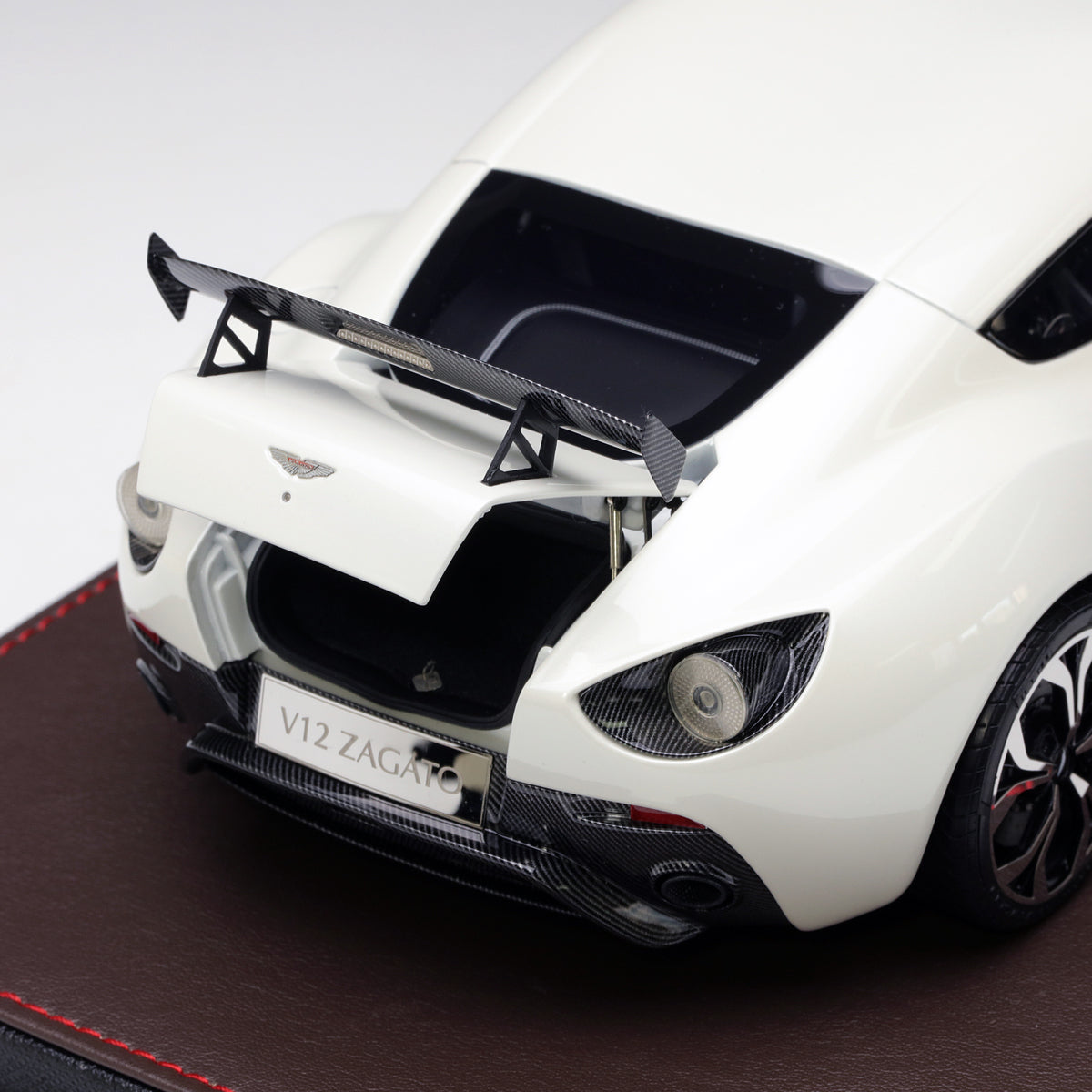 Frontiart 1:18 Aston Martin V12 Zagato Open White FA009-29