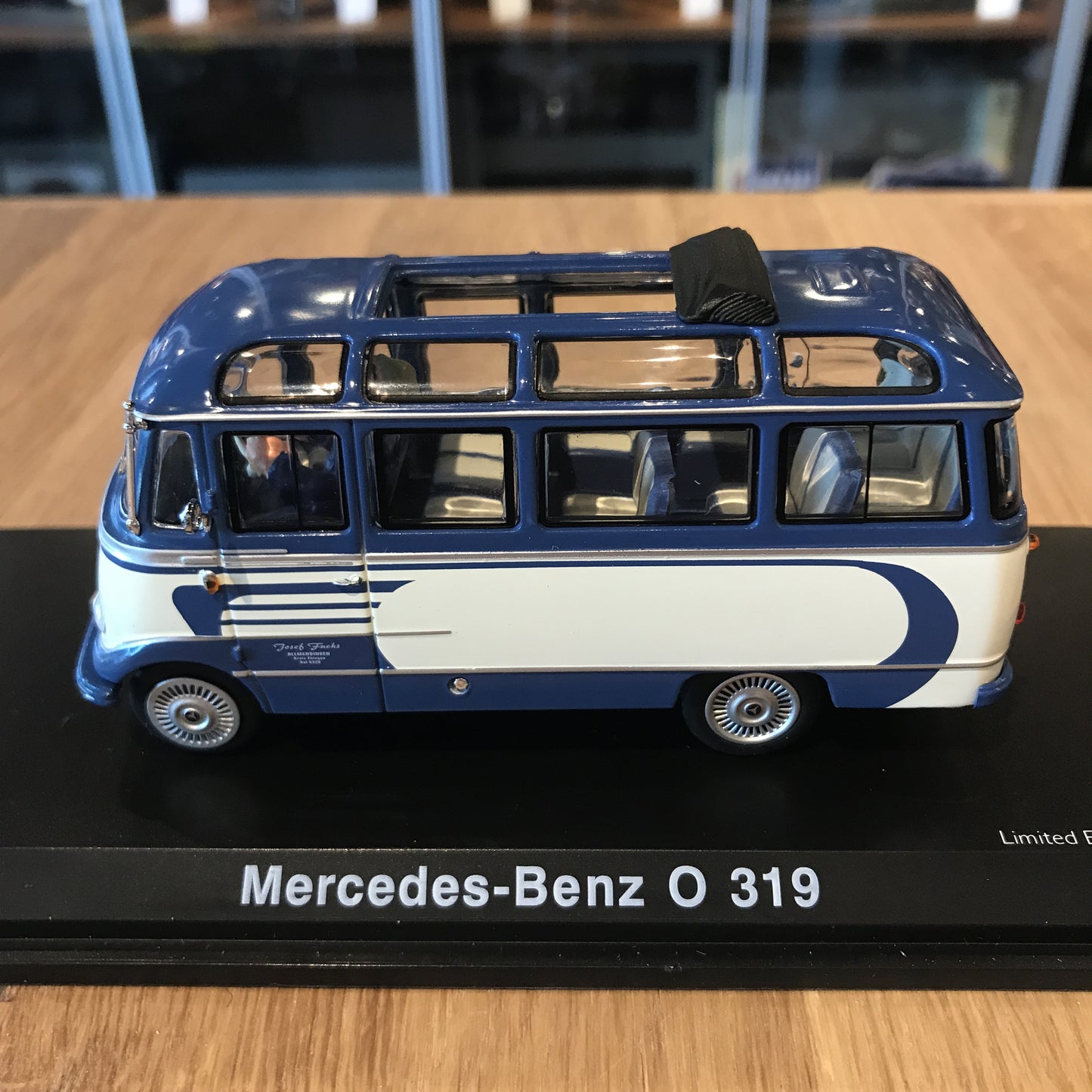 Schuco 1:43 Mercedes-Benz O319 Bus Blue 450282000