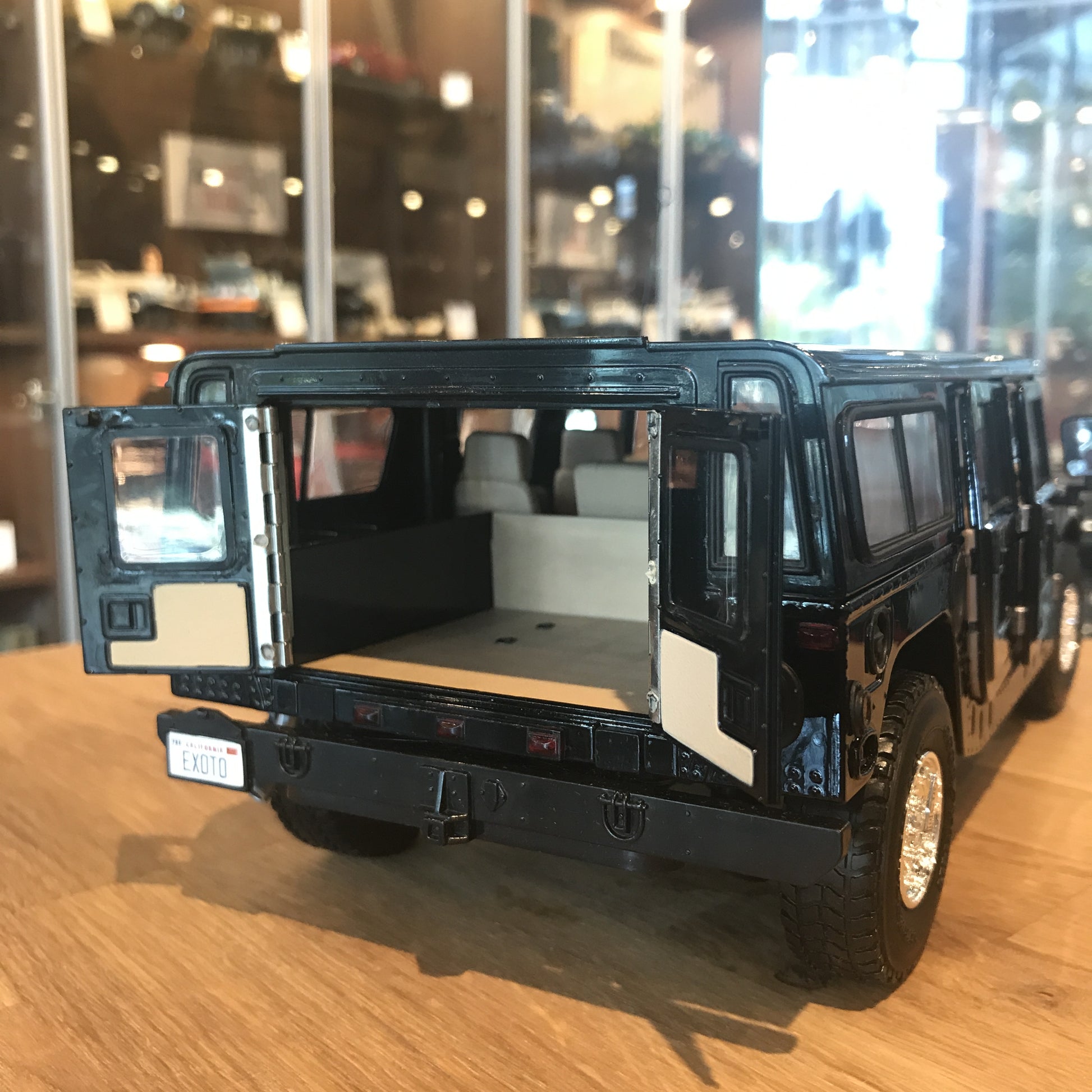 Exoto 1/18 1995 Am General Hummer H1 Wagon Black TDT01803