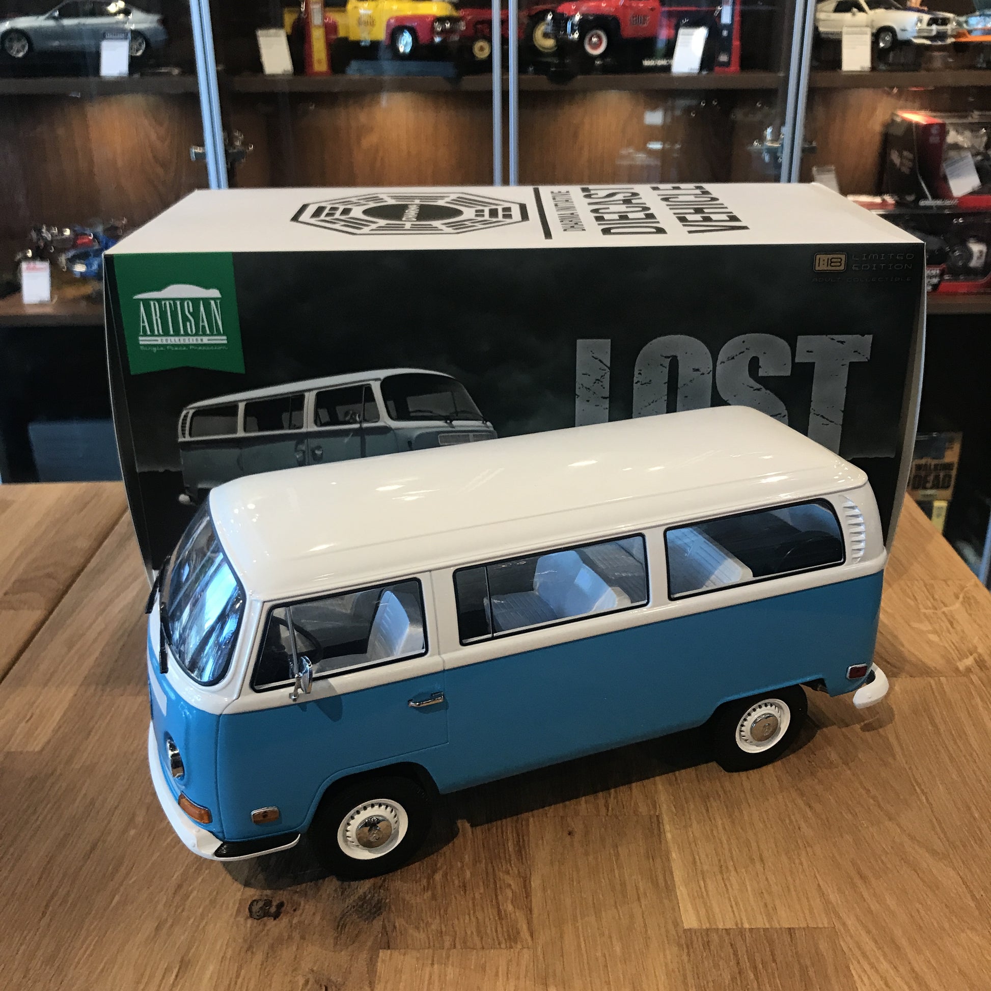 GreenLight 1:18 Artisan Collection - Lost (TV Series, 2004-10) - 1971  Volkswagen Type 2 (T2B) Darma Van 19011