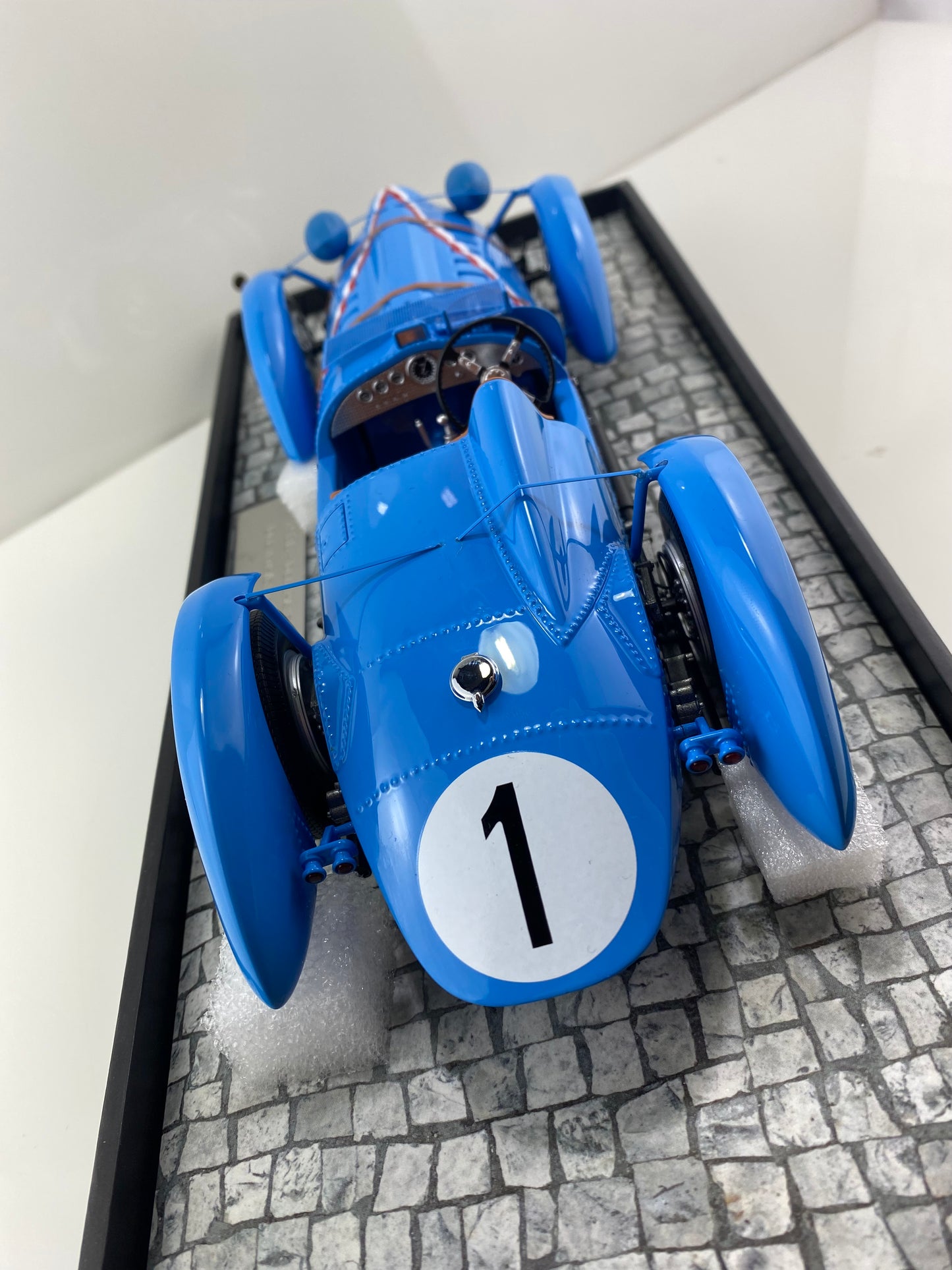 Minichamps 1:18 DELAHAYE TYPE 145 V-12 – DREYFUS/CHIRON – 24H LE MANS 1938  L.E. 500 pcs. 107381161 (Clearance Final Sale)