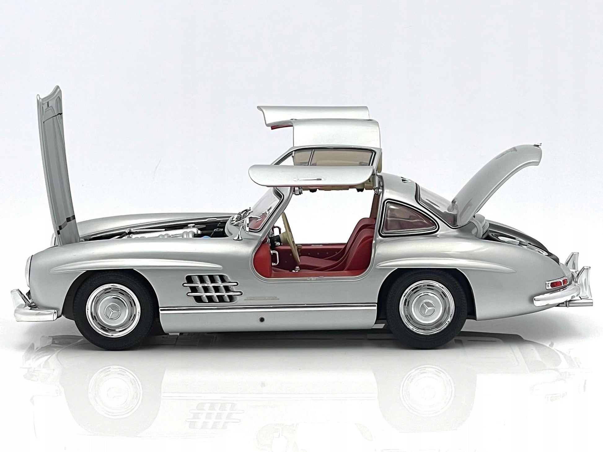 Schuco 1:18 Mercedes-Benz 300 SL Coupe Gullwing (W198) 1954 Silver 450045000