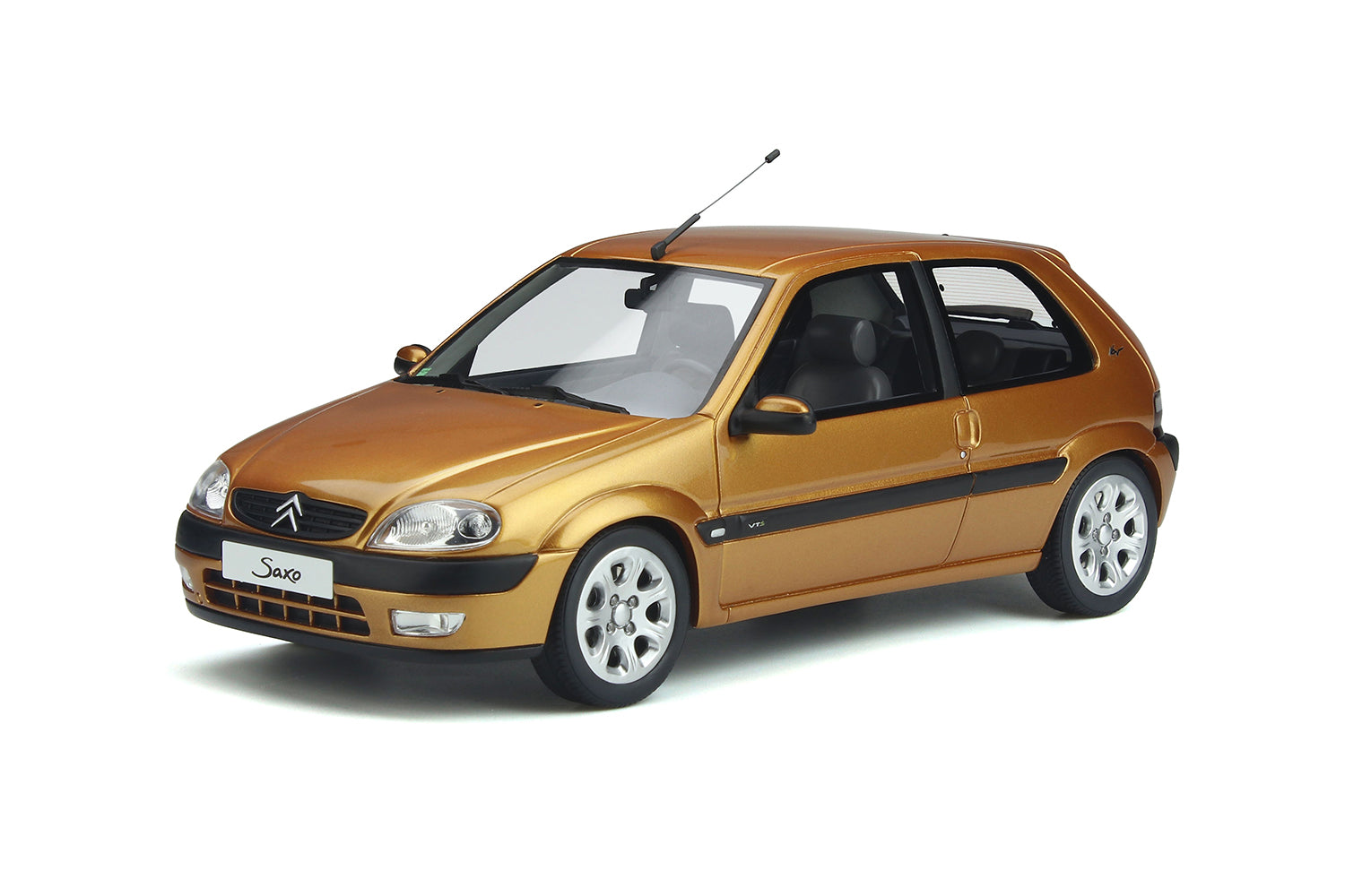 OTTO 1:18 2000 Citroen Saxo VTS OT893 – YomaCarModel