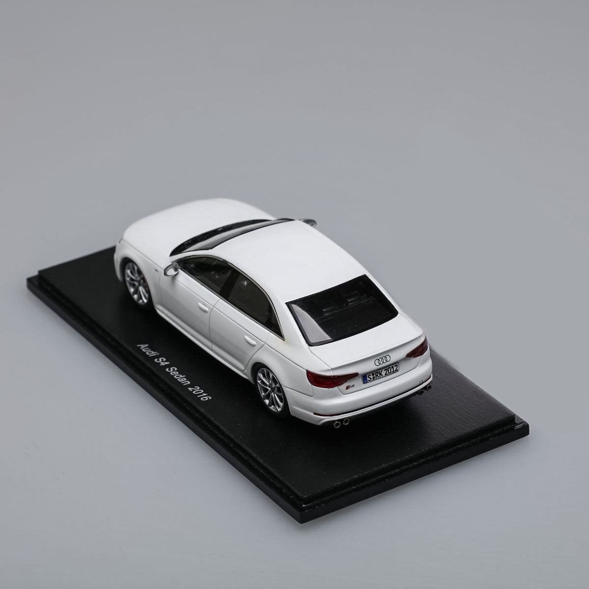 大得価通販スパーク 1/43 アウディ A4 セダン 2016 B9 ホワイト Audi Saloon white 乗用車