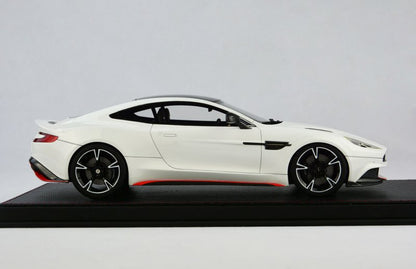 Frontiart AvanStyle 1:18 Aston Martin Vanquish S White AS018-02