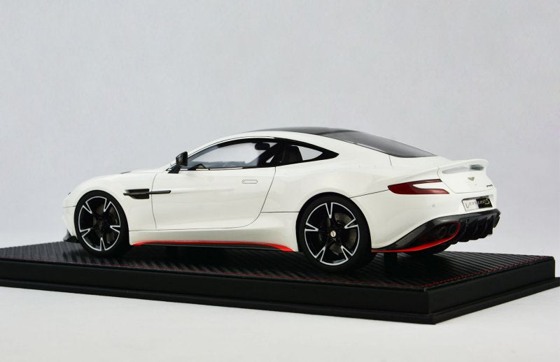 Frontiart AvanStyle 1:18 Aston Martin Vanquish S White AS018-02