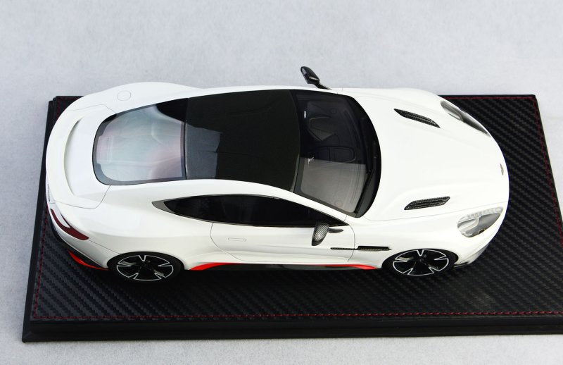 Frontiart AvanStyle 1:18 Aston Martin Vanquish S White AS018-02