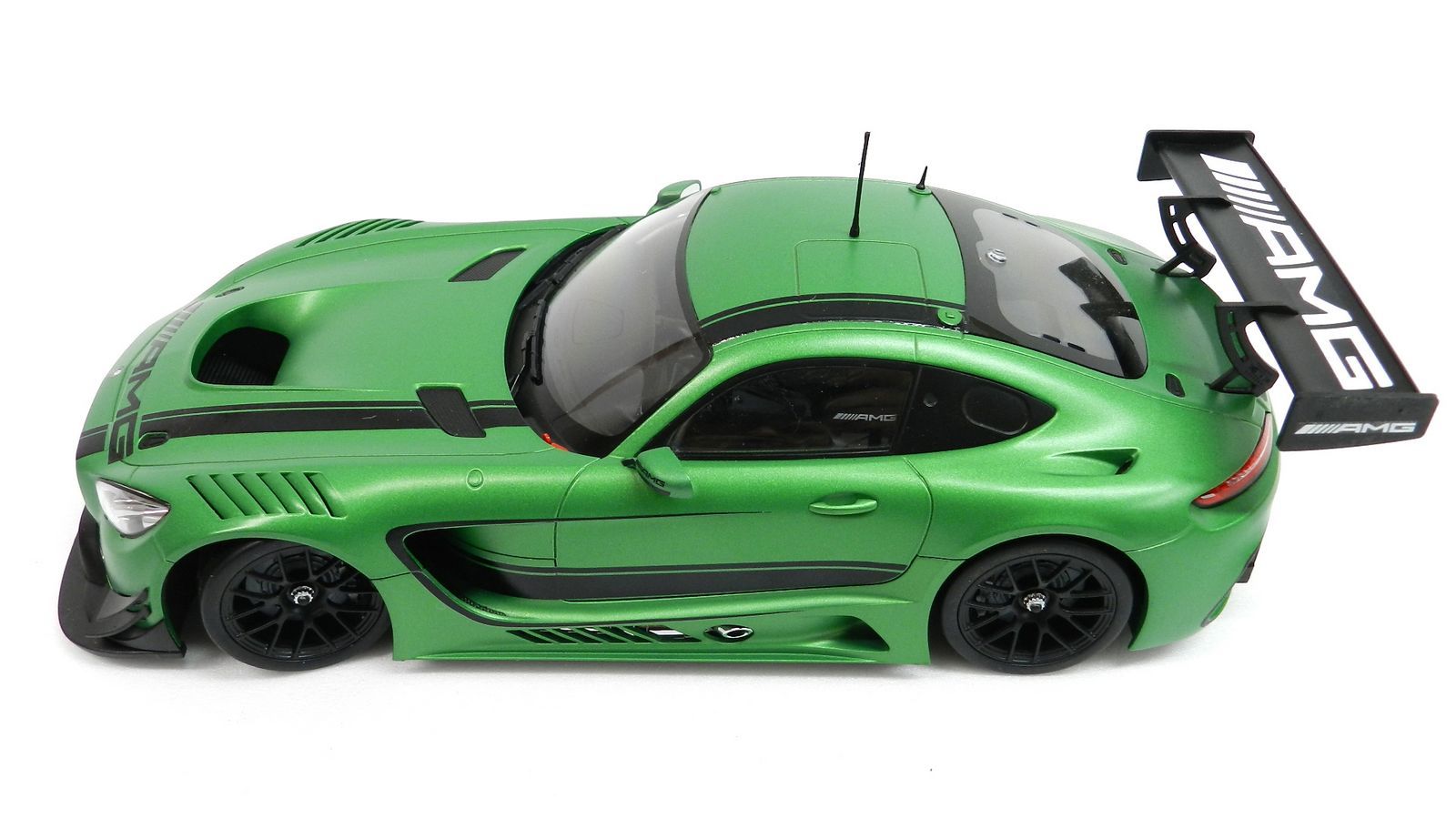 Paragon 1:18 Mercedes-AMG GT3 Green Hell Magno PA-88003